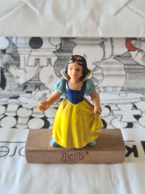 Snow White Disney figure used, vintage 1982
