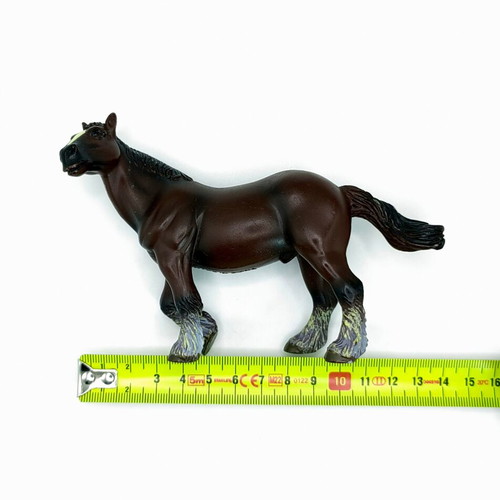 Clydesdale Horse Figures set like new, plastic, adult and foal