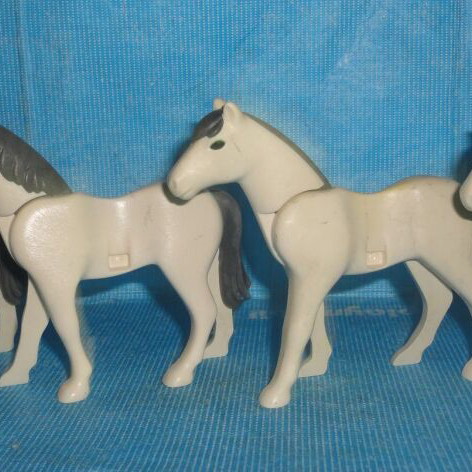Playmobil set of 4 horses without saddles