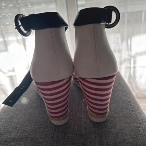 Marco Tozzi platform sandals size 40-41 new, white with striped heel