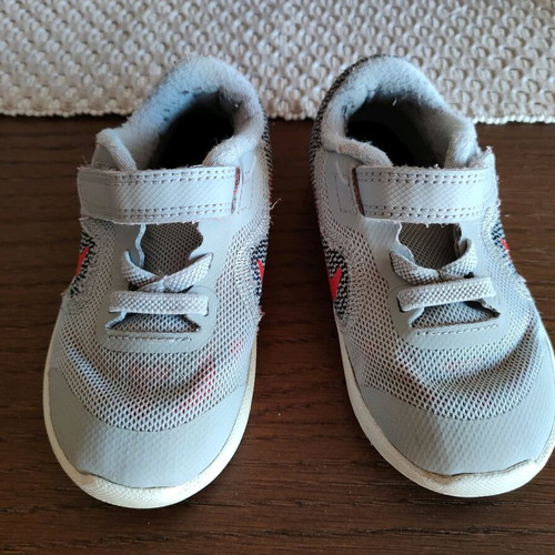 Nike kids athletic shoes like new, gray, size 25 with velcro