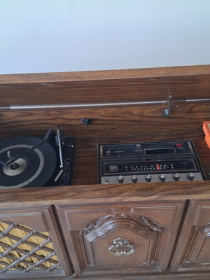 Furniture radio with built-in turntable, excellent condition