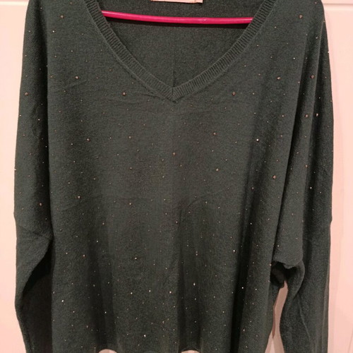 Women's sweater like new, cypress green with small rhinestones, size XL