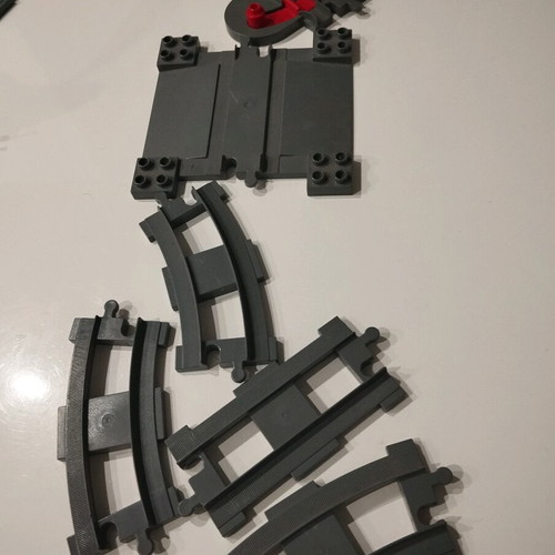 Train tracks like new without train