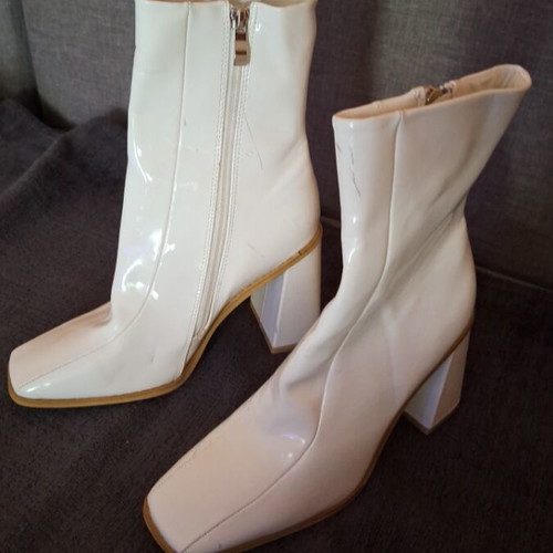 Patent leather boots new with slight defects, size 36, white