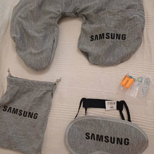 Samsung travel set new with mask, pillow and earplugs
