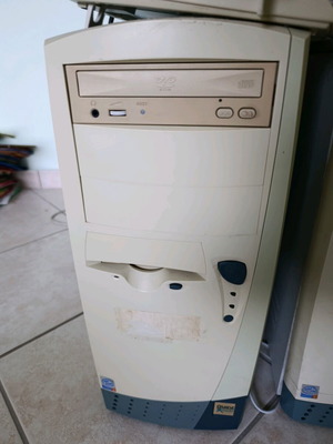 Quest desktop computer used