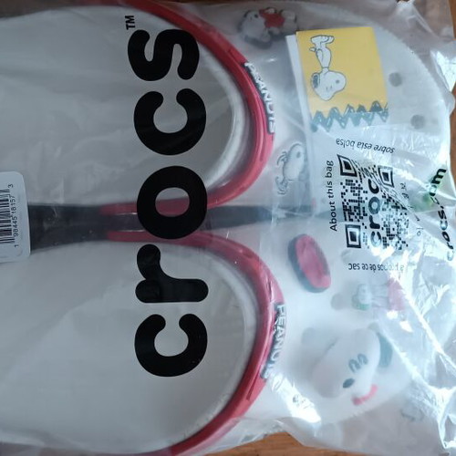 Crocs Peanuts Snoopy Unisex Size 41-42 New in Packaging