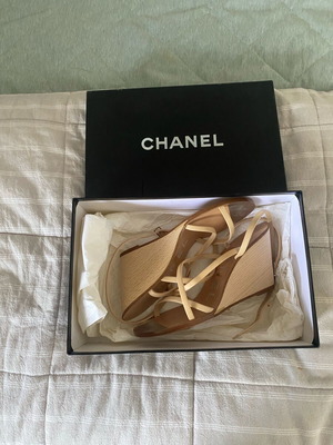 Дамски обувки Chanel като нови, бежови с платформа