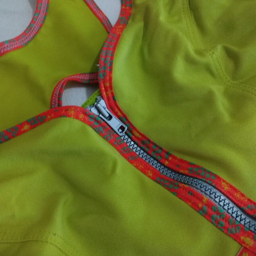 Sports bra like new, size small/medium, green-yellow