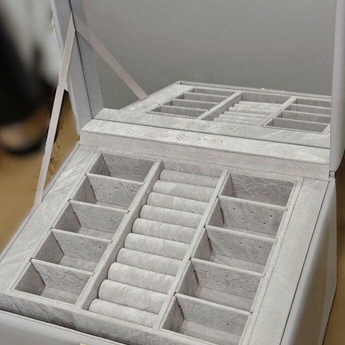 Vlando Jewelry Box new with mirror, 4 levels, velvet lining