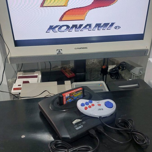 Retro 16-bit console like new with 2 controllers and Contra game