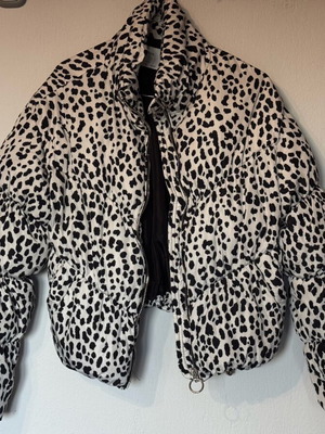Μπουφάν puffer γυναικείο με cow print σαν καινούργιο