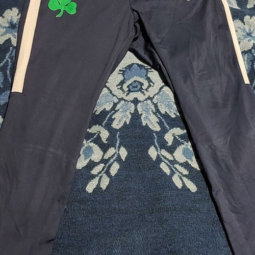 Pao sports pants large like new, authentic