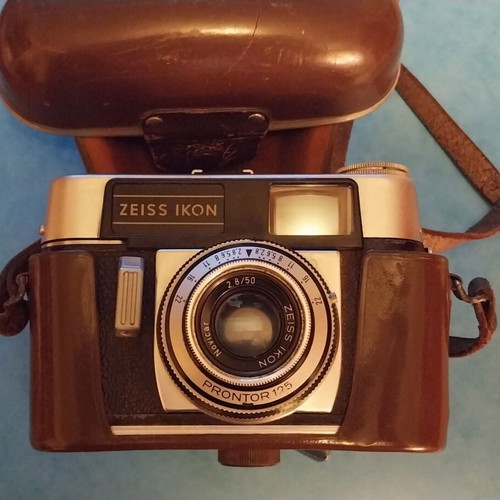 Zeiss Ikon Prontor 125 2.8 50 mm color camera used