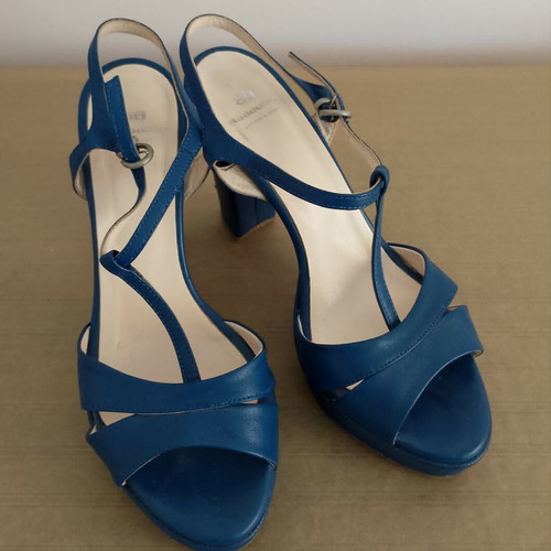 Vavoulas blue leather sandals like new, size 39, high heels