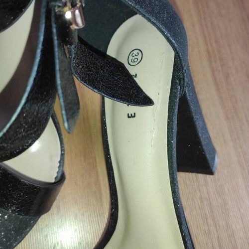 Black high-heeled sandals with discreet rhinestones, like new, size 39