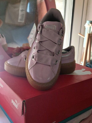 Καινούρια ροζ αθλητικά παπούτσια Puma Basket Platform Kiss νούμερο 28