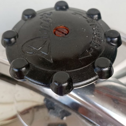 Pressure cooker 10 liters used, missing one handle