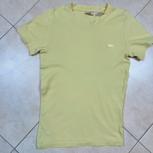 Levi’s yellow women's T-shirt, size XS, classic Batwing logo