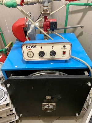 Λέβητας πετρελαίου Boss σαν καινούργιος με καυστήρα, μπουρί και τεπόζιτο