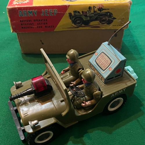 Lyra Jeep battery toy like new in box