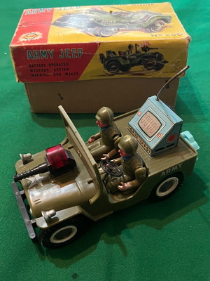 Lyra Jeep battery toy like new in box