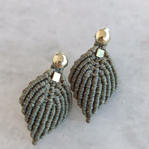 Macrame earrings like new, green