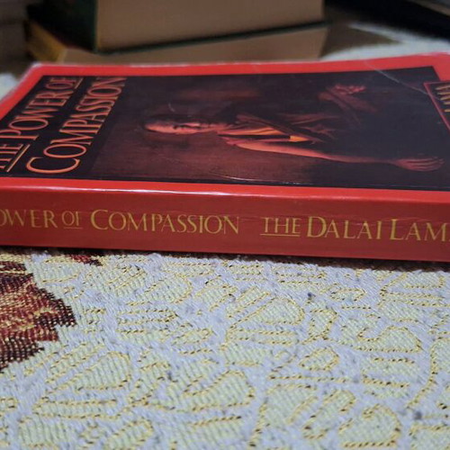 Books by Gandhi, Dalai Lama and Buddhist used, English