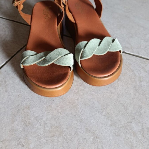 Ligglo Flatforms like new, tan and mint suede, adjustable ankle strap