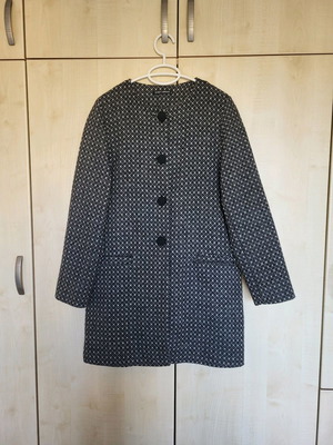 Black and white coat like new, size Small