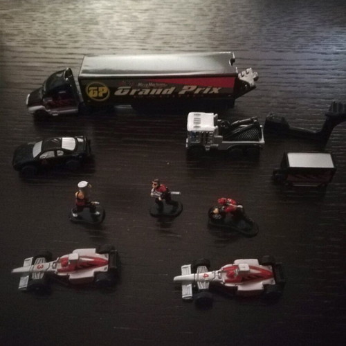 Hasbro Micro Machines Grand Prix 1999 set like new, 10 pieces