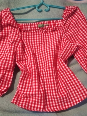 Κόκκινο καρό μπλουζάκι Benetton καινούργιο, medium με καρέ ντεκολτέ