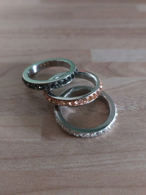 Set of 3 stainless steel rings with crystals like new