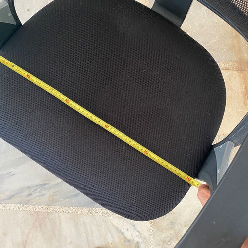 Office chair like new with minor height adjustment issue