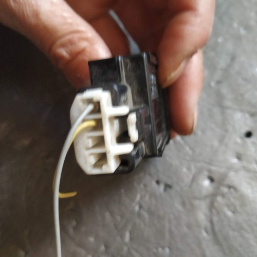 Fuel Tank Button 15A492 used, Lexus RX II XU30