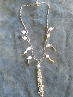 Fashion jewelry necklace like new with pink beads and metal chain 40cm