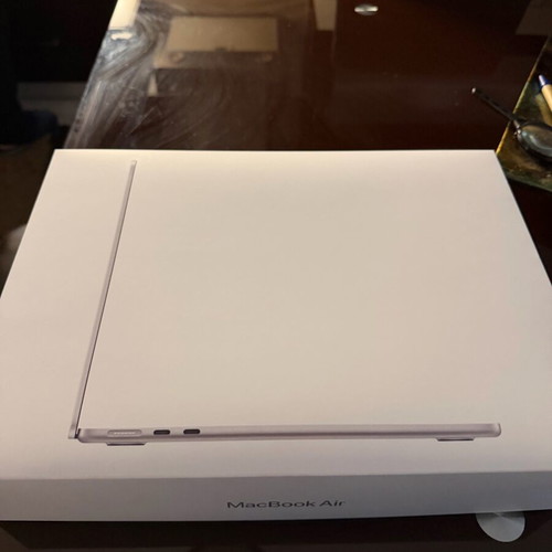Apple MacBook 13 M4 laptop new
