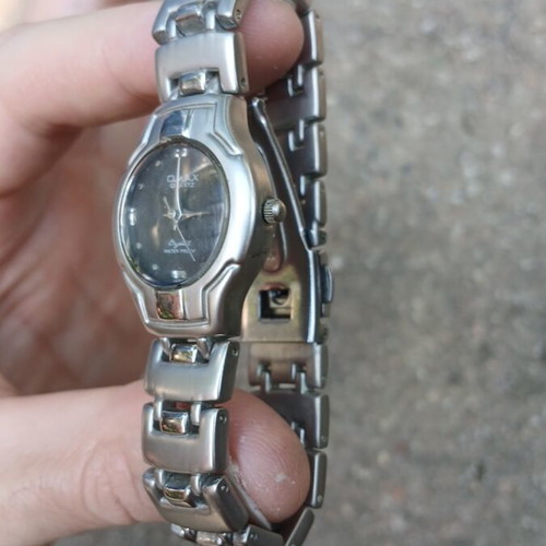 Omax Quartz Model HB 0239 watch like new, silver unisex