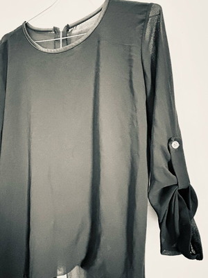 Blouse with tail black like new, size S