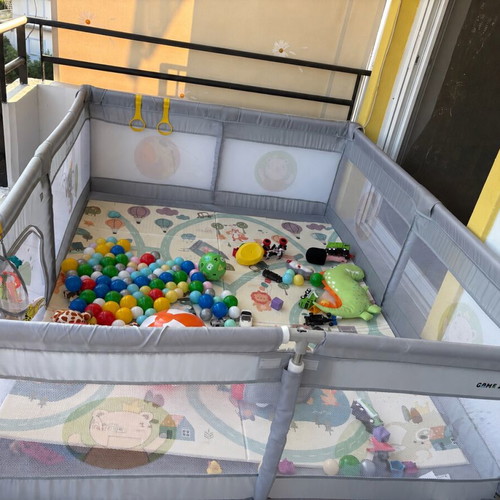 Playpen with mattress used 2 weeks, dimensions 150x200 cm