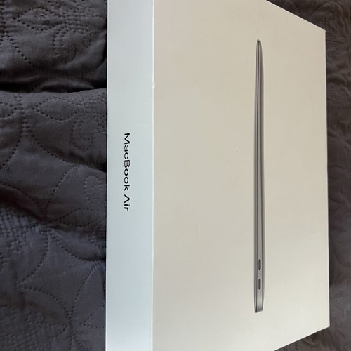 MacBook Air 13 2019 box like new