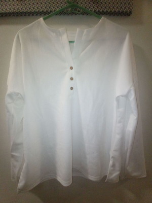 White long-sleeve ribbed blouse new, size M
