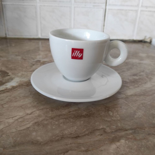 Illy Espresso coffee cups with saucers new