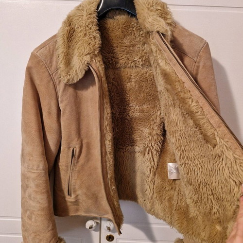 Women's leather mouton coat beige like new, size Medium-Large