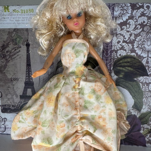 Bibibo B Period Goldilocks doll used with classic wear and dress