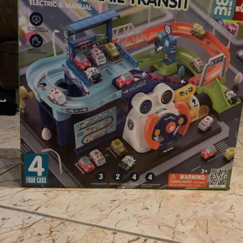 Car circuit with driving simulator used, 3 themed cars