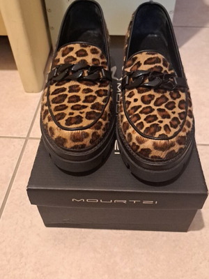Γυναικεία παπούτσια Mourtzi loafers σε άριστη κατάσταση, μέγεθος 36