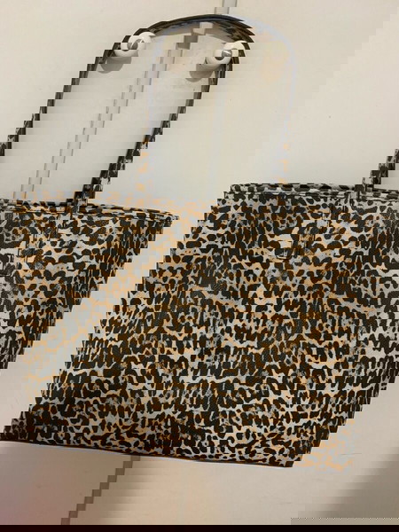 τσάντα guess
