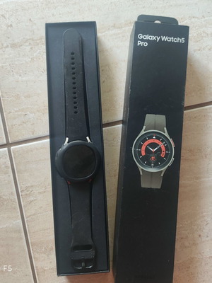 Galaxy Watch 5 Pro smartwatch like new with 2 extra straps and protective cover